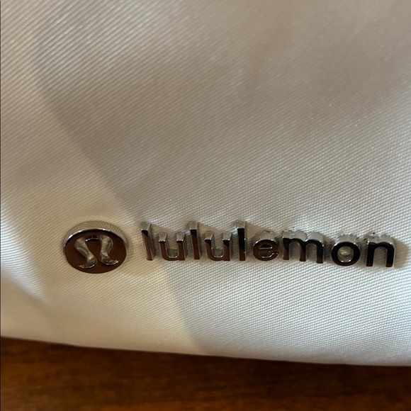 Lululemon Athletica Cream Crossbody Bag - Picture 3 of 6